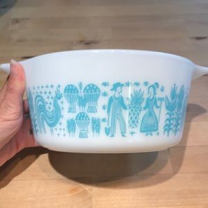 Pyrex butterprint casserole dish, 1 1/2 QT 474-B